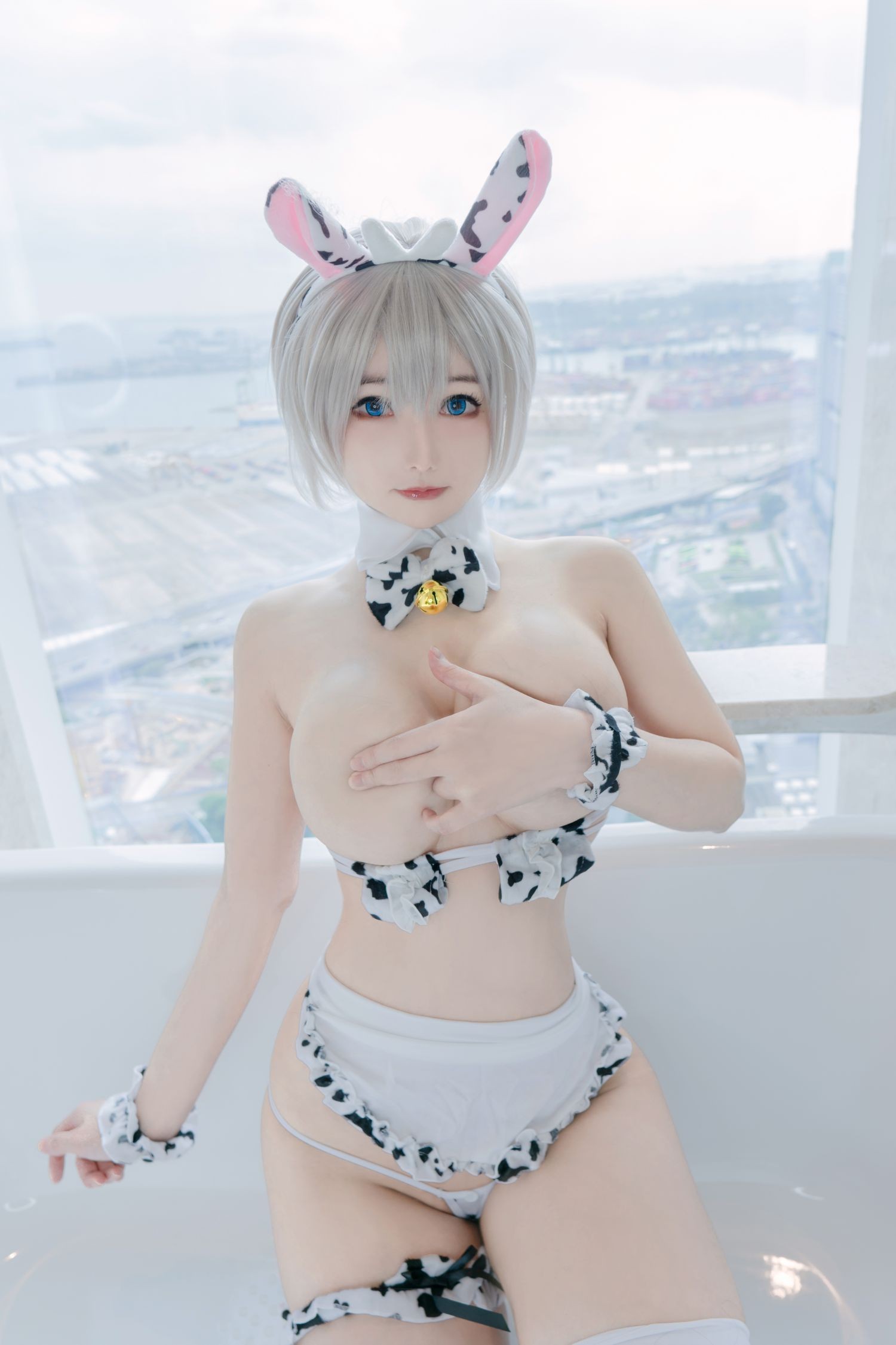 美女动漫博主 Kitkat Cosplay 9 性感Cosplay写真 Uzaki Cow Maid (10)