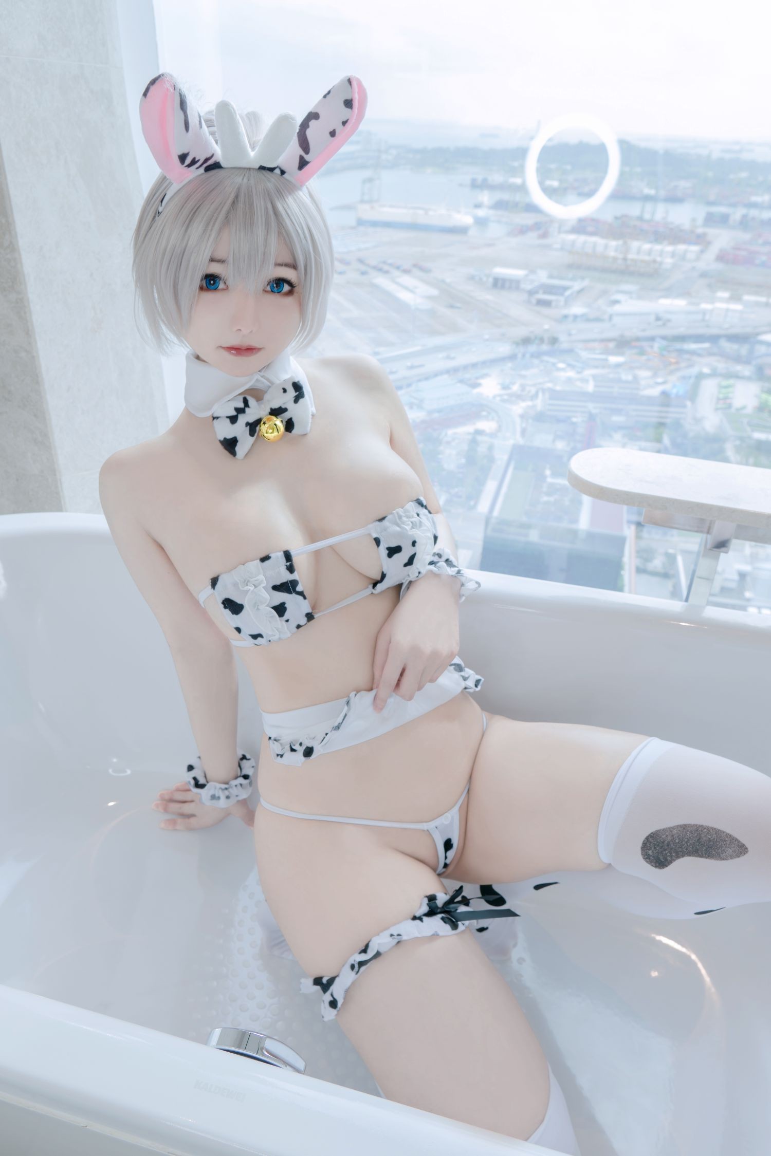 美女动漫博主 Kitkat Cosplay 9 性感Cosplay写真 Uzaki Cow Maid (7)