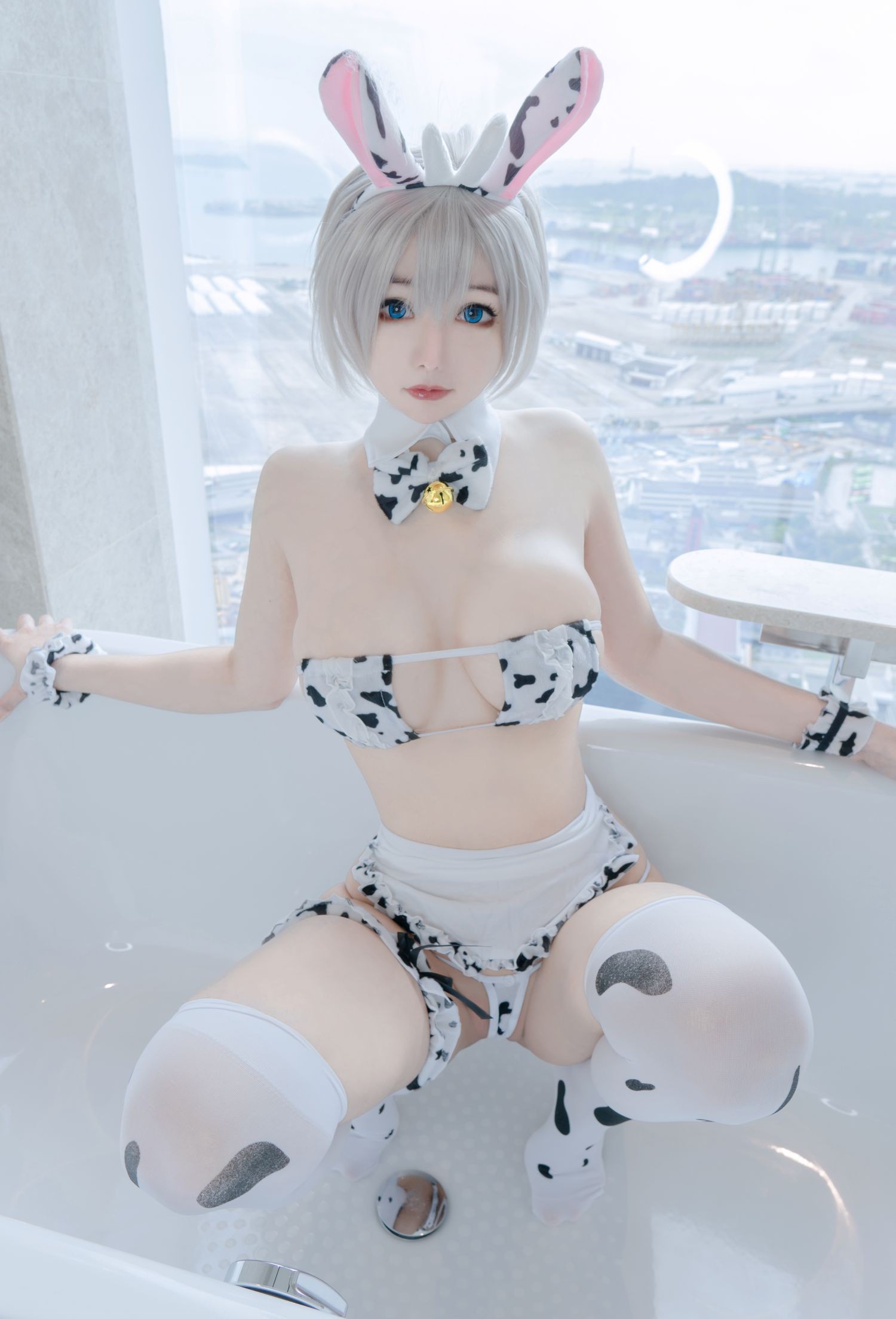 美女动漫博主 Kitkat Cosplay 9 性感Cosplay写真 Uzaki Cow Maid (6)