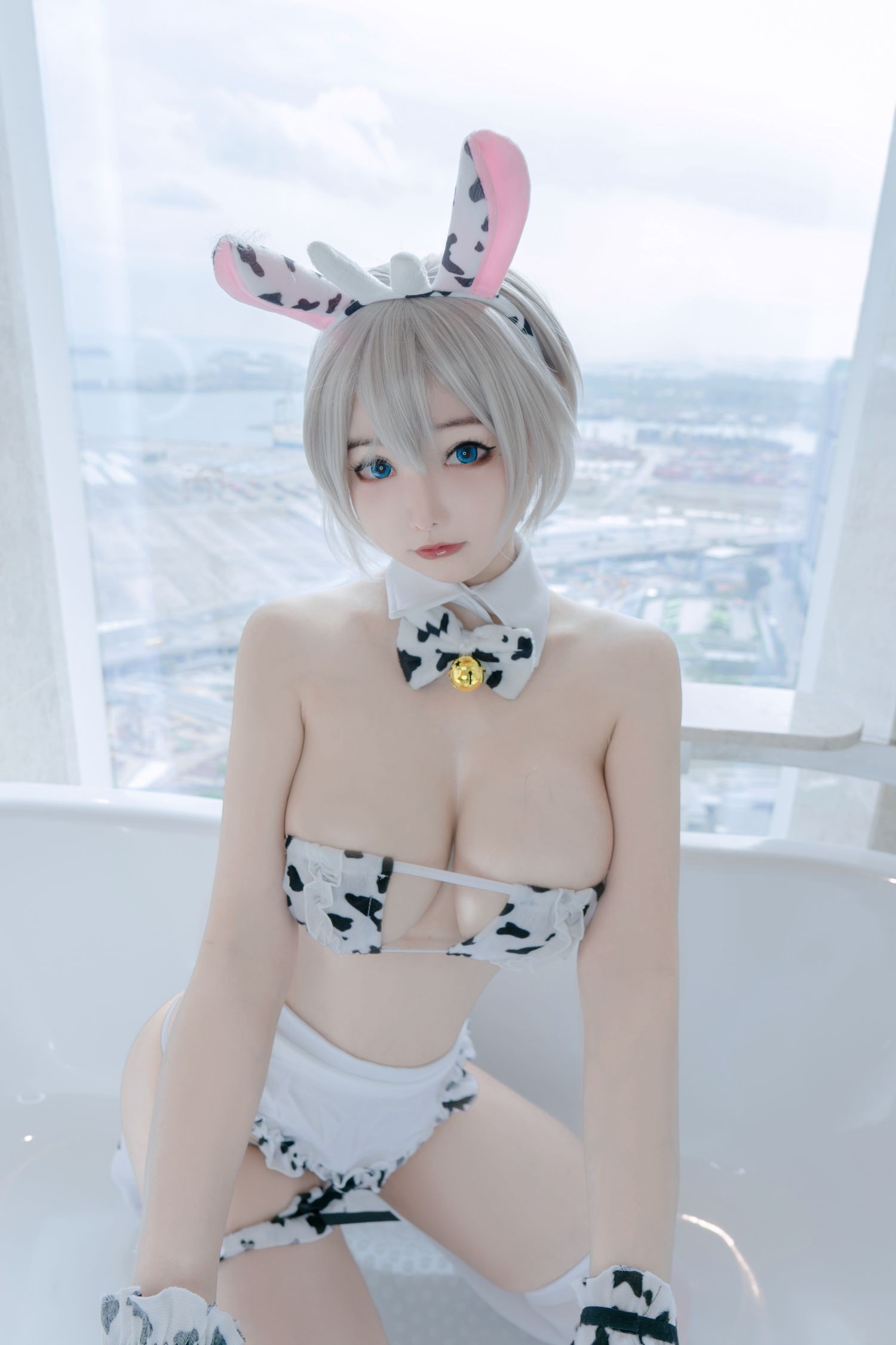 美女动漫博主 Kitkat Cosplay 9 性感Cosplay写真 Uzaki Cow Maid (15)