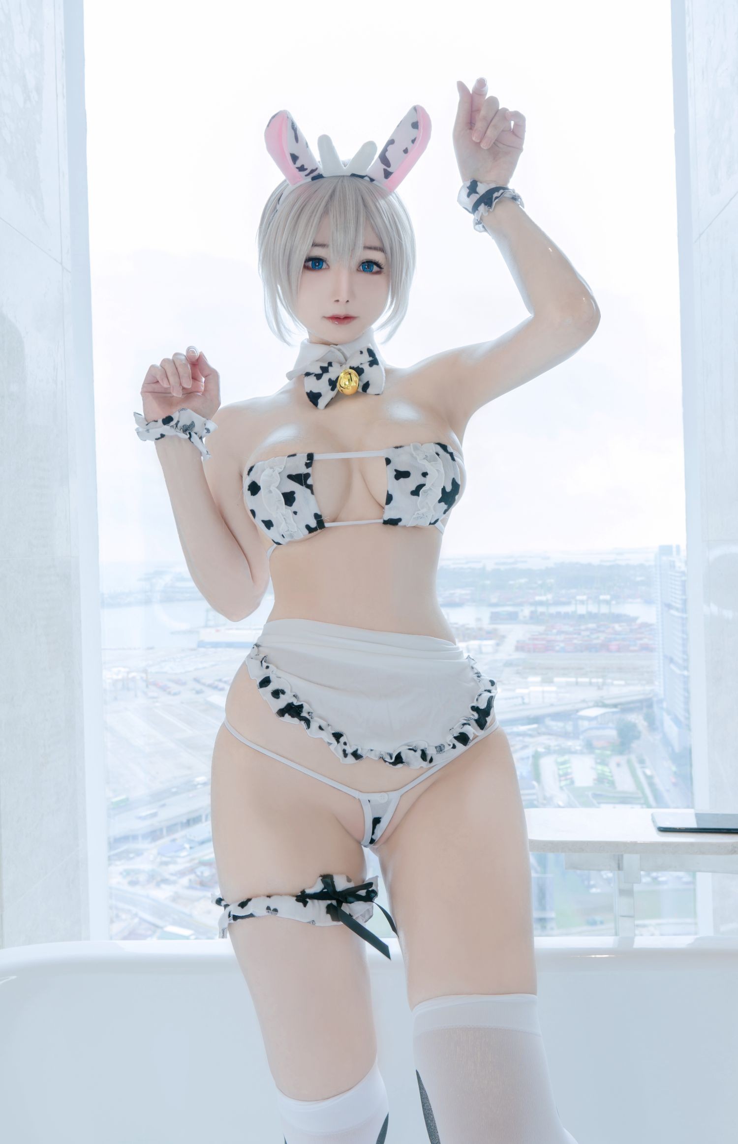 美女动漫博主 Kitkat Cosplay 9 性感Cosplay写真 Uzaki Cow Maid (3)