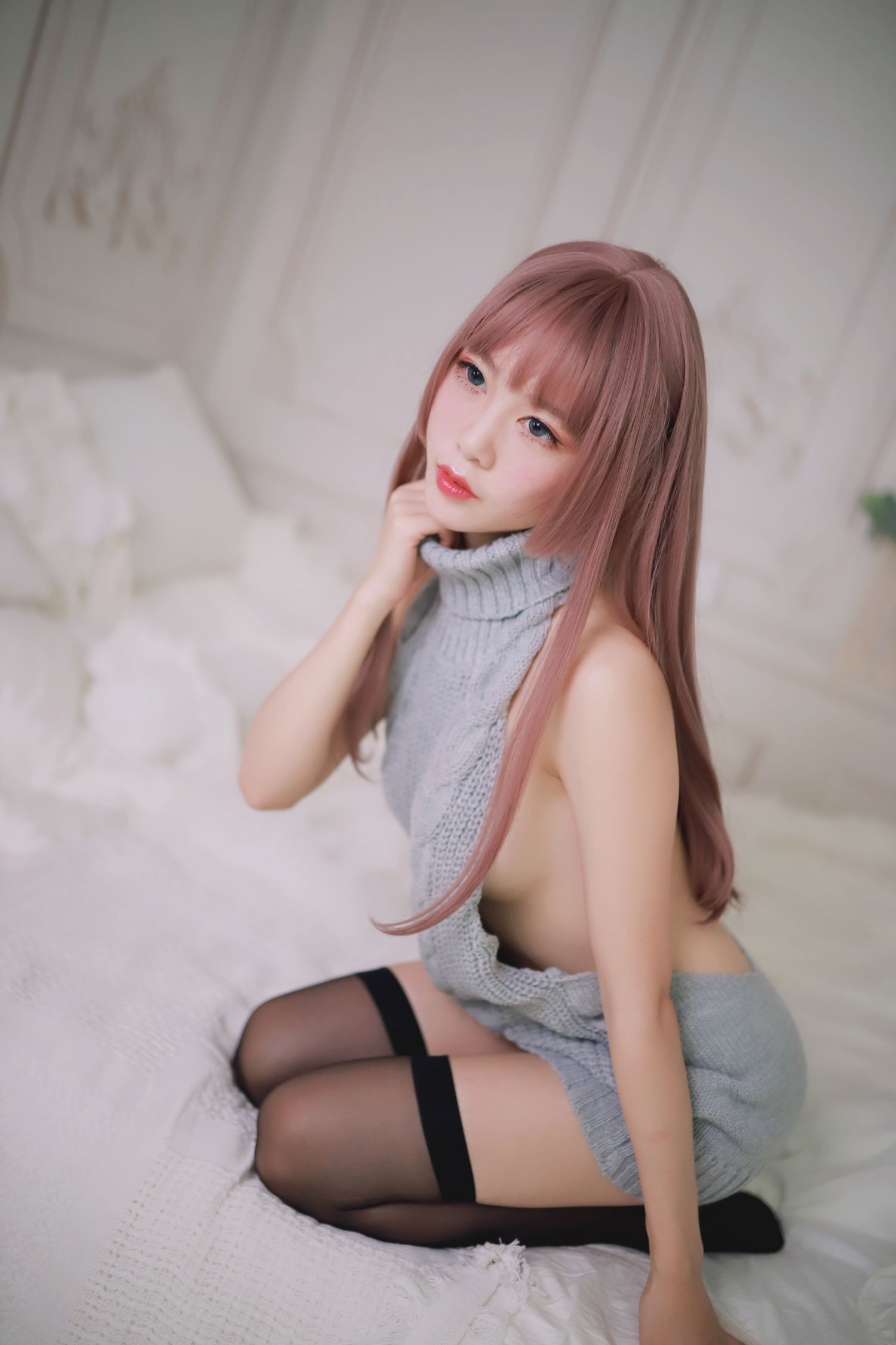 美女动漫博主抖娘利世性感Cosplay写真毛衣 (22)