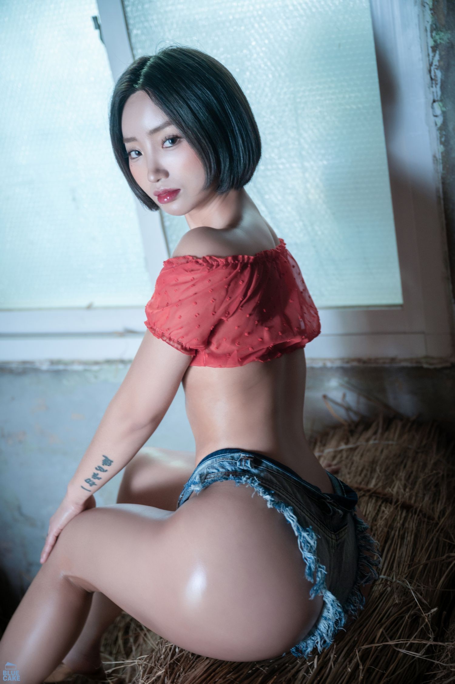 BLUECAKE 韩国美少女模特性感写真 Booty Queen Jean RED (9)