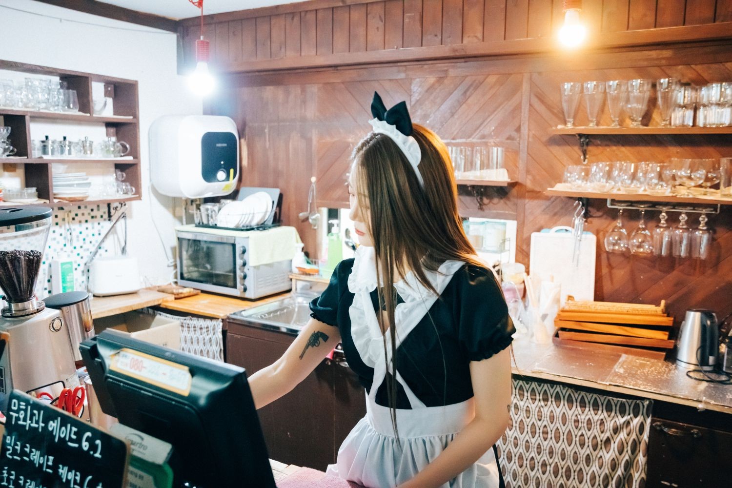 LOOZY 韩国美少女模特性感写真 Bomi Maid cafe (5)