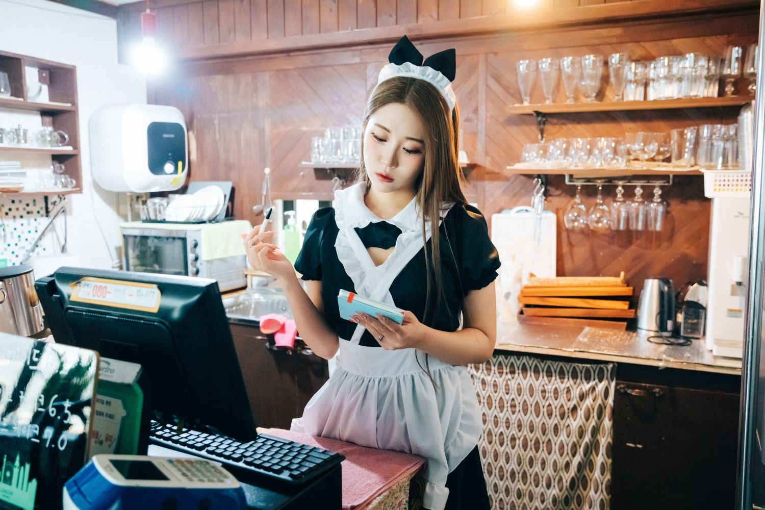 LOOZY 韩国美少女模特性感写真 Bomi Maid cafe (4)