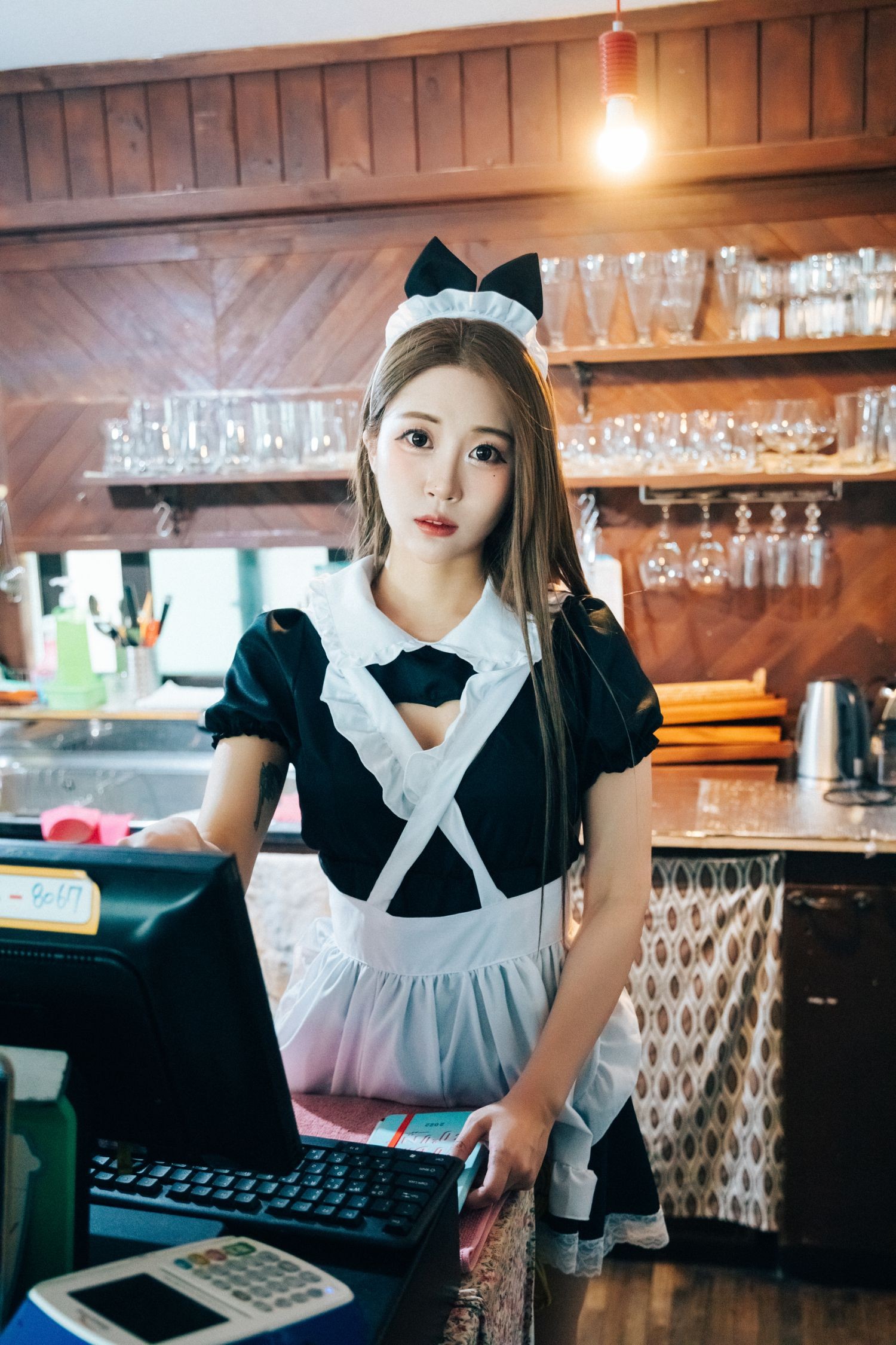 LOOZY 韩国美少女模特性感写真 Bomi Maid cafe (3)