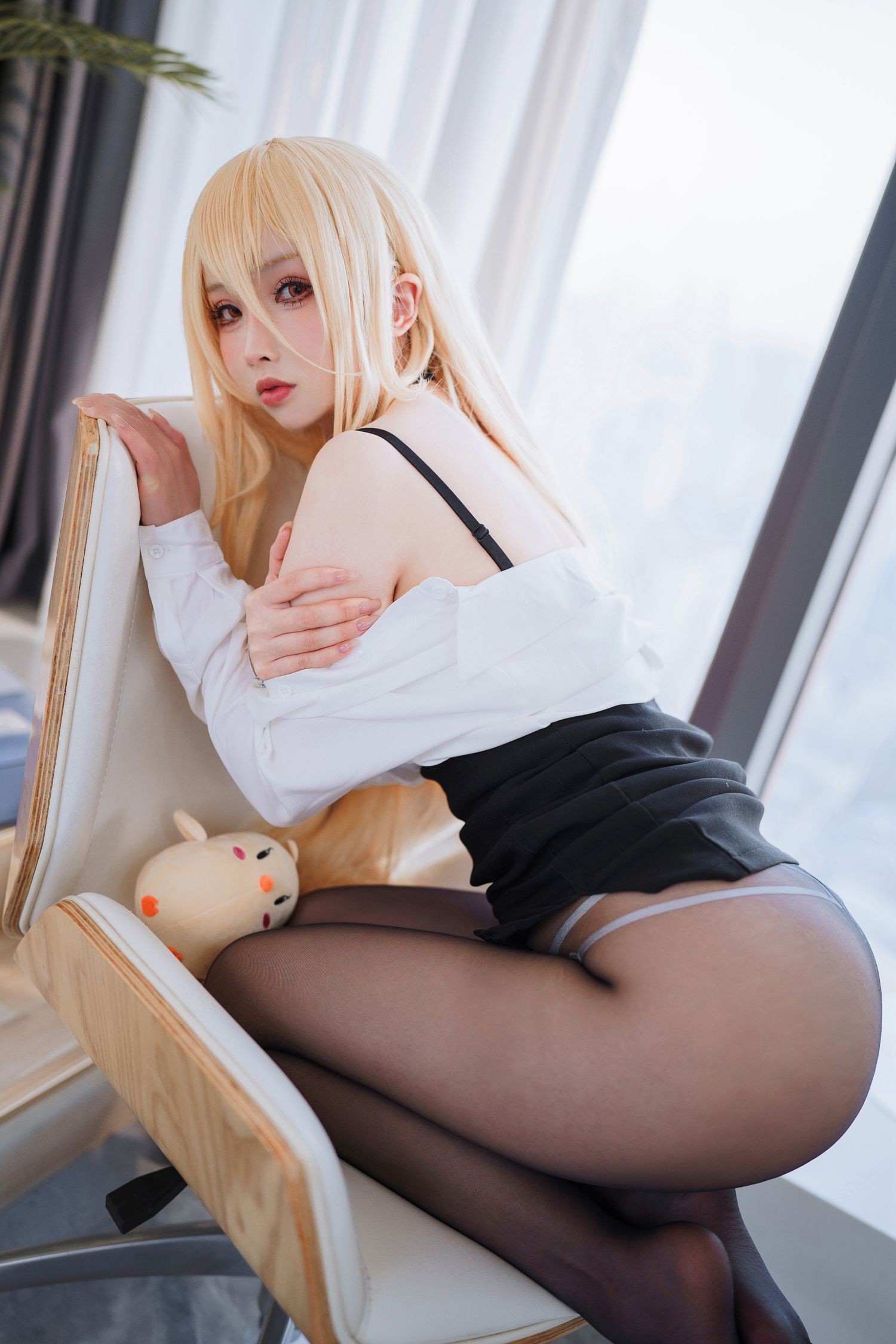 美女动漫博主rioko凉凉子性感Cosplay写真办公室的意外 (17)